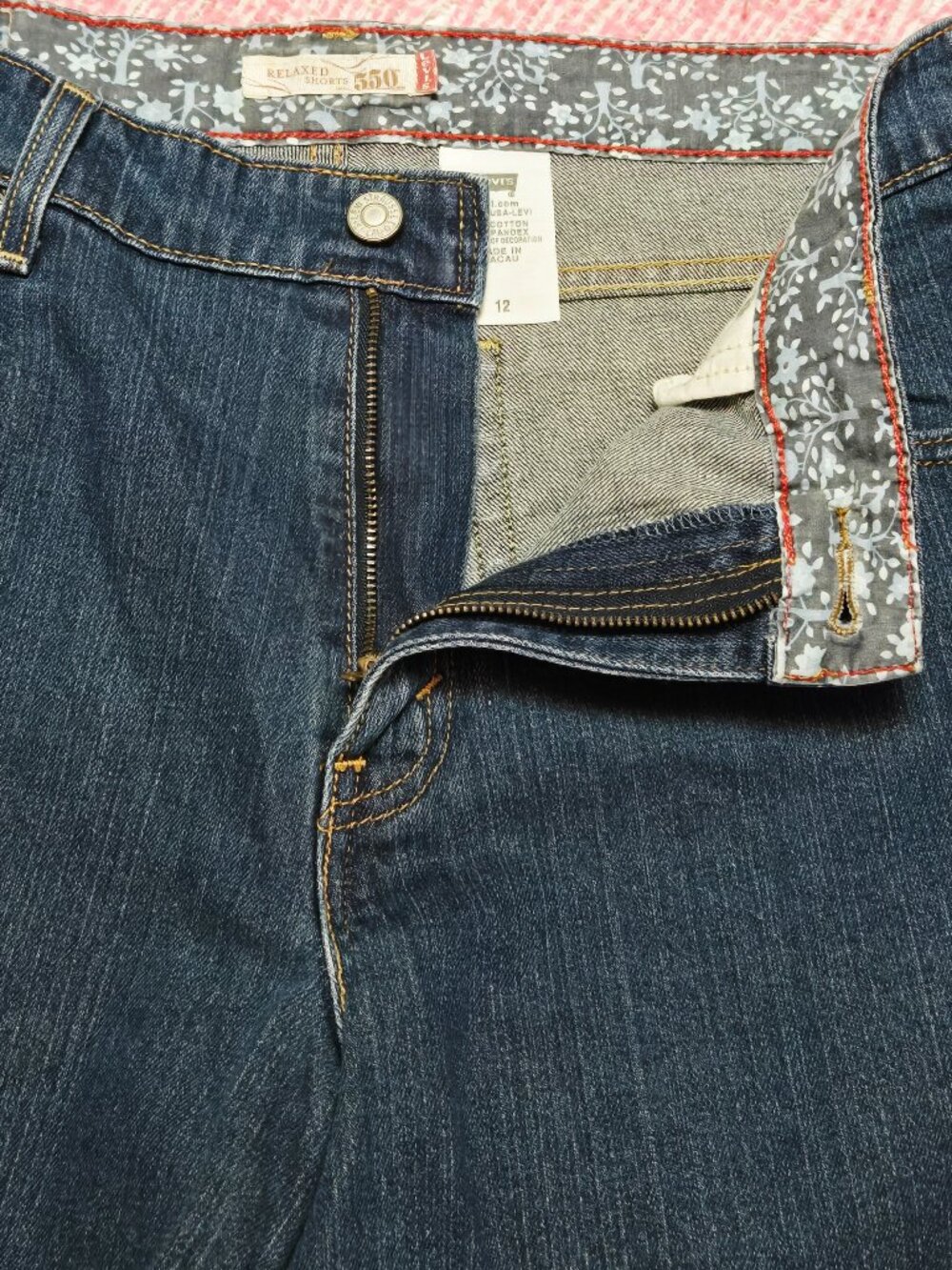 EUC Women's Levi's 550 Relaxed Fit Red Tab 5" Inseam Denim Jeans Shorts Size 12 - Picture 5 of 13